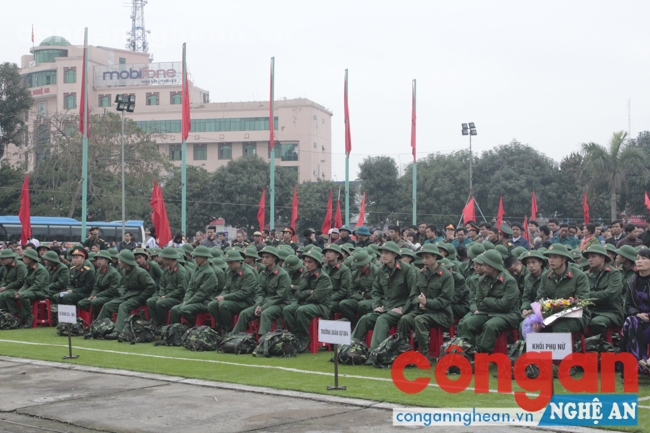 Thành phố Vinh có 150 thanh niên lên đường nhập ngũ
