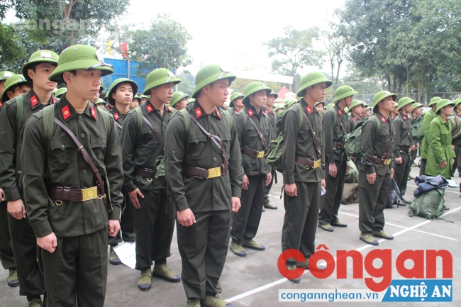 Các chiến sĩ trong lễ giao nhận quân