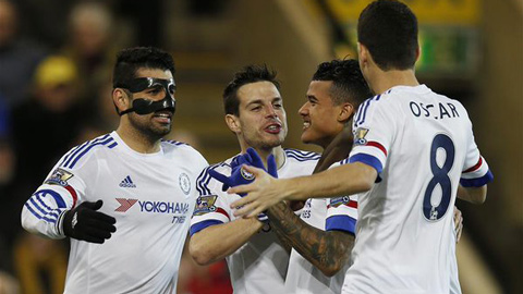 Chelsea dưới sự dẫn dắt của HLV Guus Hiddink nối dài chuỗi trận bất bại lên con số 11