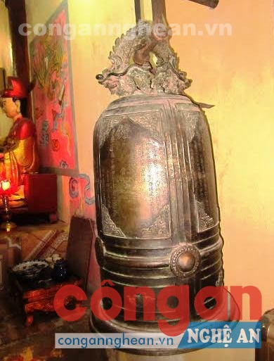 Chuông đồng cổ thời Tây Sơn vừa được phát hiện.