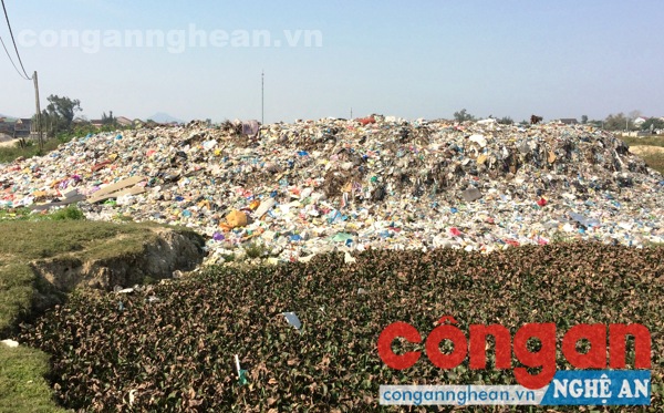 Bãi rác cầu Mưng “quá tải” ảnh hưởng đến đời sống sinh hoạt của người dân