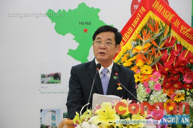 Bác sĩ Từ Thanh Chương - Giám đốc Bệnh viện quốc tế Vinh phát biểu tại buổi lễ