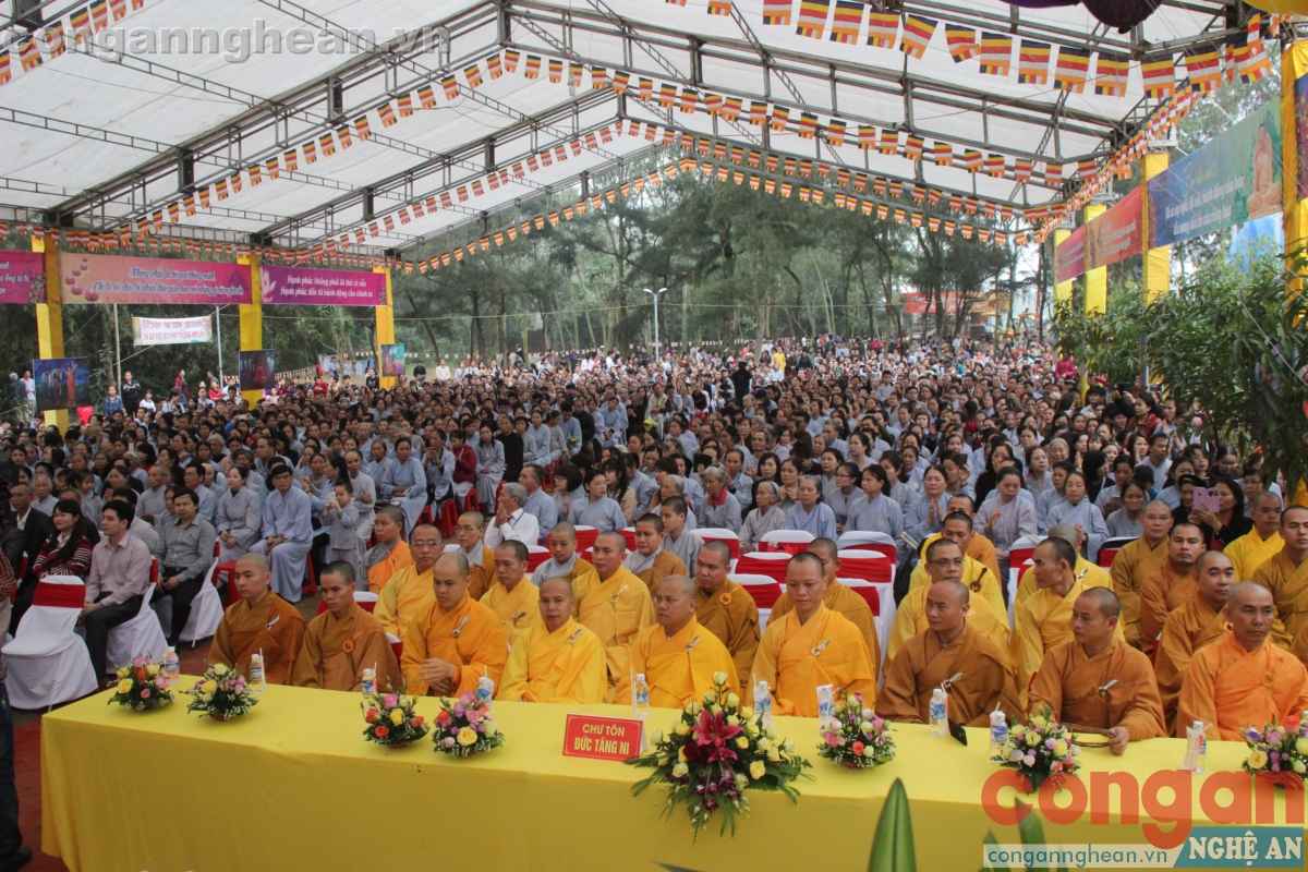 Sư trụ trì các chùa trên địa bàn Nghệ An, Hà Tĩnh dự lễ