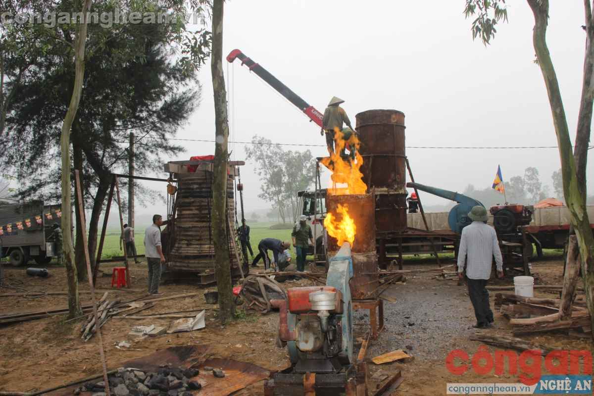 Đồng đúc chuông được góp từ công đức của các phật tử và nhân dân