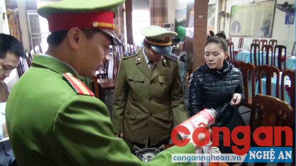 Lực lượng liên ngành kiểm tra, xử phạt lỗi sử dụng bình gas mini chiết nạp lại