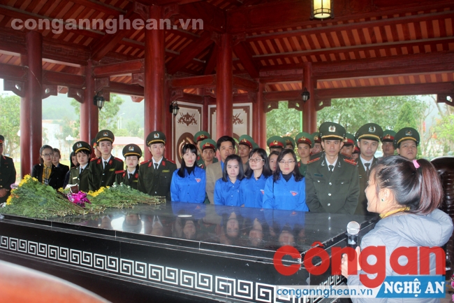 Xúc động lắng nghe về sự hi sinh anh dũng của các chiến sỹ Đại đội TNXP