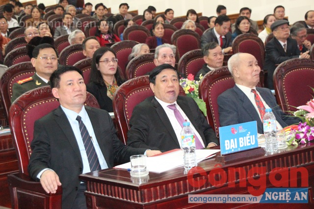 Các đại biểu tới dự