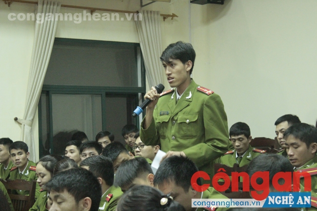 ĐVTN đã đặt ra nhiểu câu hỏi để lãnh đạo đơn vị giải đáp