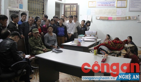  Người nhà nạn nhân bức xúc yêu cầu Bệnh viện Đa khoa huyện Quỳnh Lưu làm rõ vụ việc