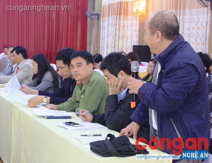 Đại diện các cơ quan báo chí, phóng vên thường trú phát biểu ý kiến