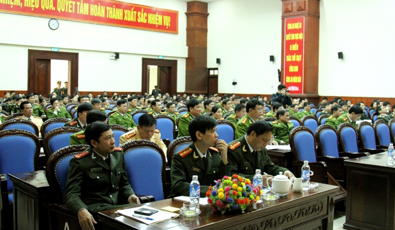 Các đại biểu là Trưởng, phó công an các huyện, thành thị và các đội nghiệp vụ trực tiếp giải quyết thủ tục hành chính cho nhân dân tham dự Hội nghị.