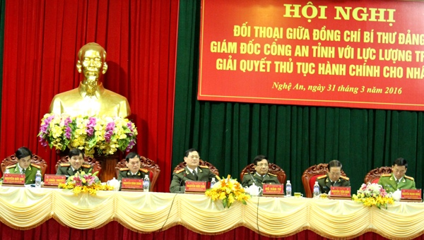 Lãnh đạo Công an tỉnh tiếp nhận phản ánh, đề xuất của CBCS Phòng Cảnh sát QLHC về TTXH về công tác cải cách hành chính