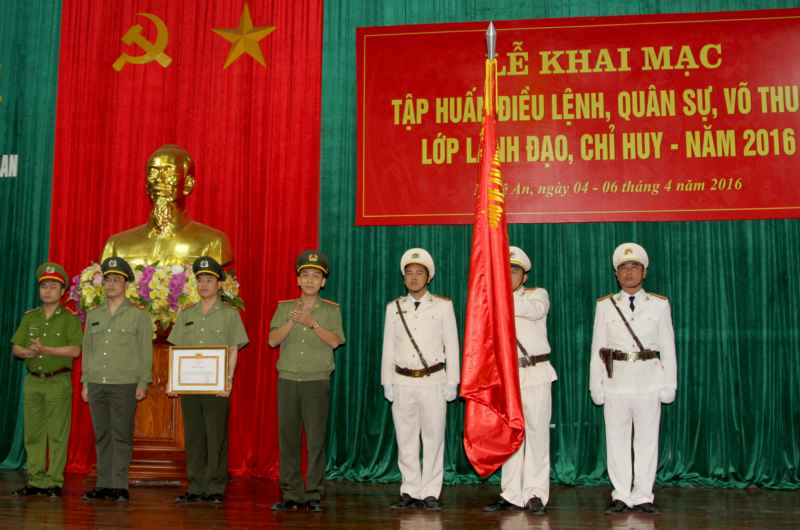 Lễ trao huân, huy chương trong lực lượng công an nhân dân