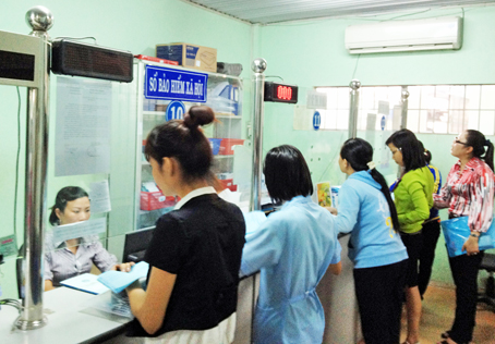 Theo thông tư, người đủ điều kiện về tuổi nghỉ hưu nhưng đóng BHXH chưa đủ 20 năm, thì sẽ được đóng BHXH một lần để hưởng ngay lương hưu. (Ảnh minh họa)