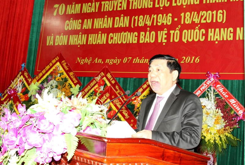 Chủ tịch UBND tỉnh Nghệ An Nguyễn Xuân Đường phát biểu chúc mừng lực lượng làm công tác tham mưu Công an Nghệ An.