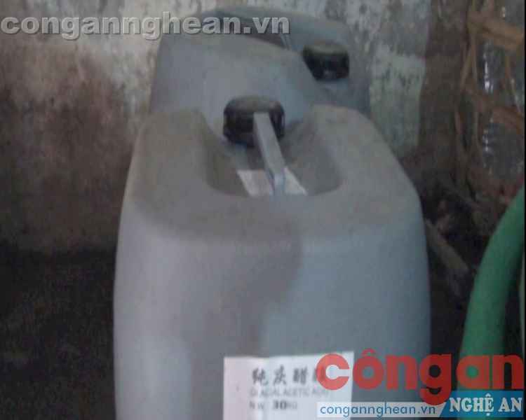 Can đựng a xit để sản xuất giấm