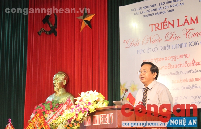 NSNA Trần Duy Ngoãn, tác giả bộ ảnh phát biểu tại buổi triển lãm