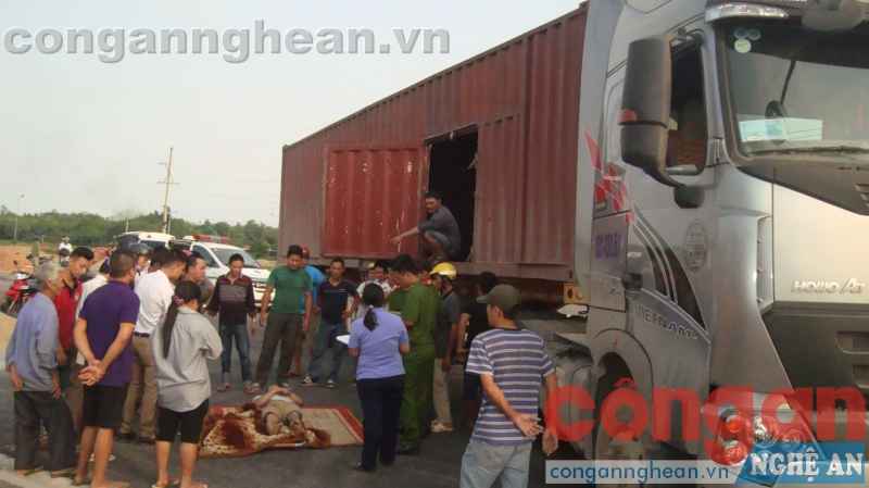 Cơ quan chức năng khám nghiệm hiện trường