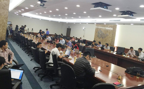 Đông đảo phóng viên dự cuộc họp báo