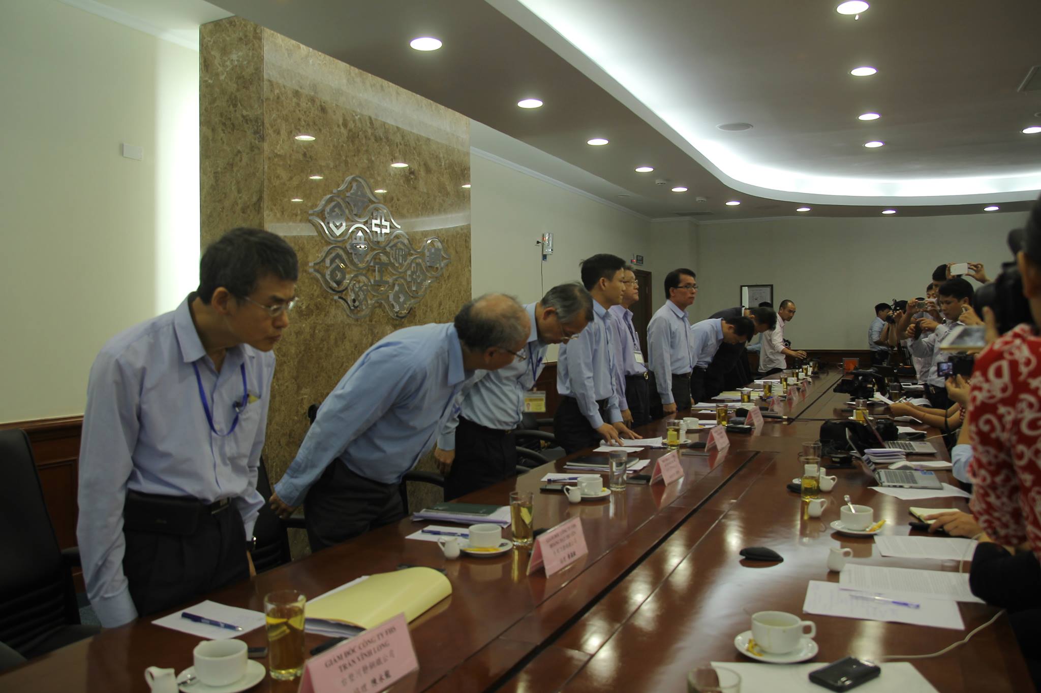  Lãnh đạo FHS cúi đầu xin lỗi người dân và chính phủ VN vì phát ngôn của ông Chu Xuân Phàm.