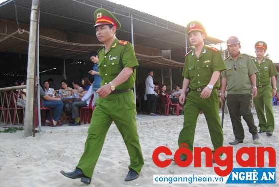 Công an TX Cửa Lò tuần tra đảm bảo ANTT trên địa bàn