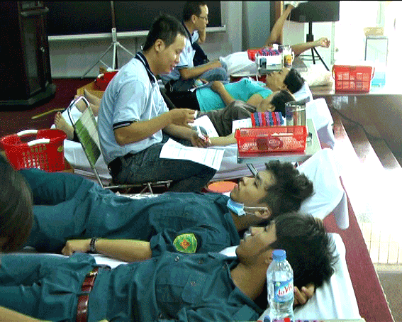Lực lượng ĐVTN tích cực tham gia hiến máu tình nguyện.
