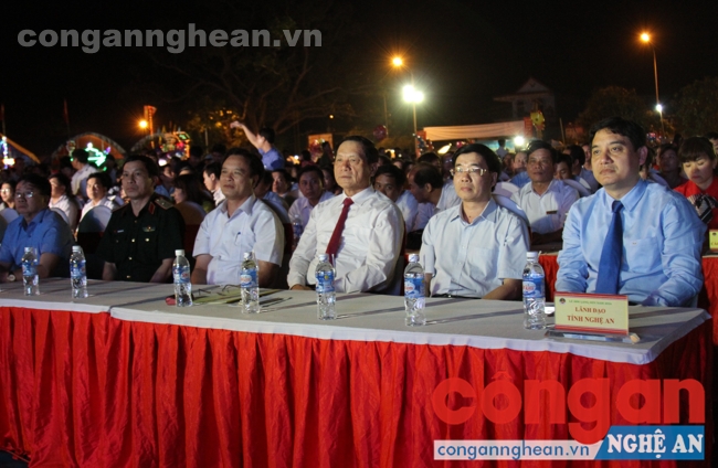 Đại biểu tham dự buổi lễ