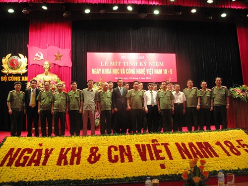 Hai Bộ chụp ảnh lưu niệm