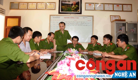  Lãnh đạo Công an TP Vinh triển khai nhiệm vụ bảo vệ công tác bầu cử cho các đội nghiệp vụ