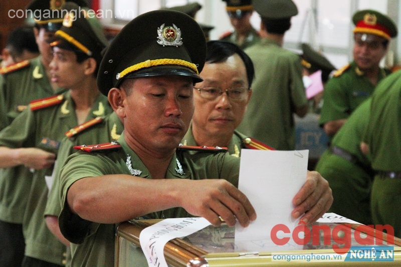 Thận trọng và có trách nhiệm với lá phiếu của mình.