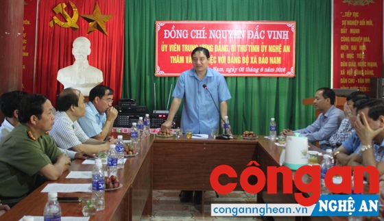 Đồng chí Bí thư Tỉnh uỷ Nguyễn Đắc Vinh làm việc tại xã Bảo Nam.