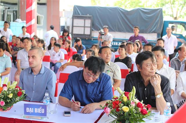 Đại diện sở ban ngành và thành phố Vinh đến dự