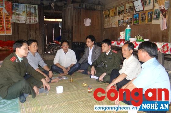 CBCS Phòng An ninh xã hội chủ động gặp gỡ  người có uy tín trong đồng bào dân tộc thiểu số