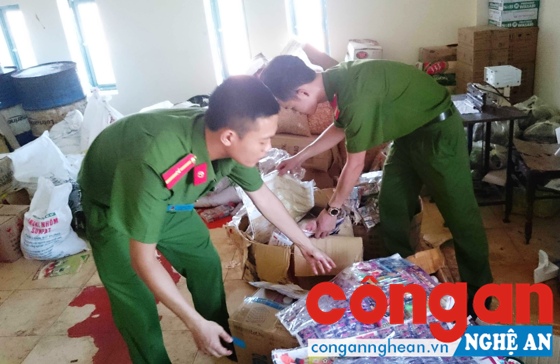 Đội Cảnh sát Môi trường kiểm đếm tang vật
