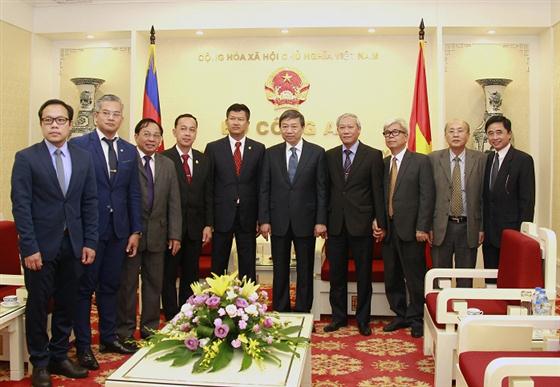 Bộ trưởng Tô Lâm, ngài Meach Sophana và các đại biểu tại buổi tiếp.
