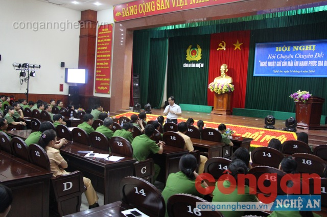 Thạc sỹ, bác sỹ Mai Xuân Phương trò chuyện về nghệ thuật gìn giữ hạnh phúc gia đình.