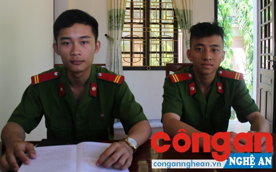 2 đồng chí Phan Duy Chiến và Đặng Văn Tuấn nhặt được của rơi, trả người đánh mất