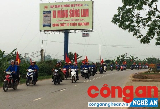 Công an huyện Anh Sơn phối hợp với Huyện đoàn diễu hành tuyên truyền về phòng, chống ma túy, mại dâm