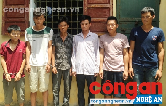 Các đối tượng mua bán trái phép chất ma túy bị Công an huyện Thanh Chương bắt giữ