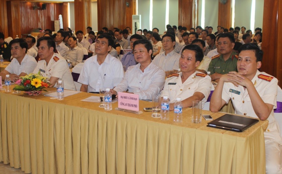 Các đại biểu đến dự buổi Tọa đàm.