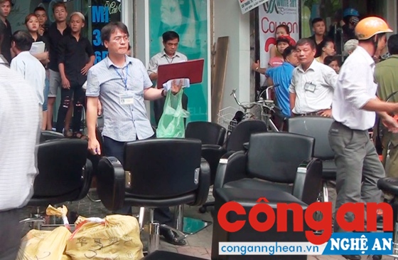 Lực lượng chức năng tiến hành cưỡng chế