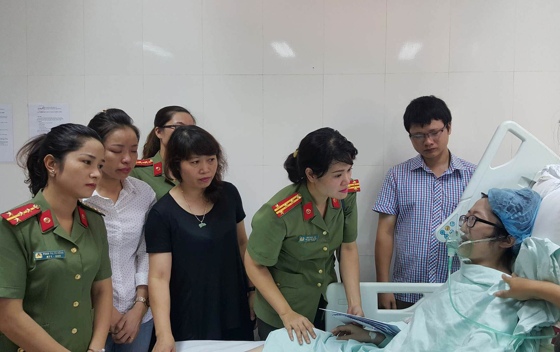 Đoàn công tác thăm hỏi đồng chí Đậu Thị Huyền Trâm
