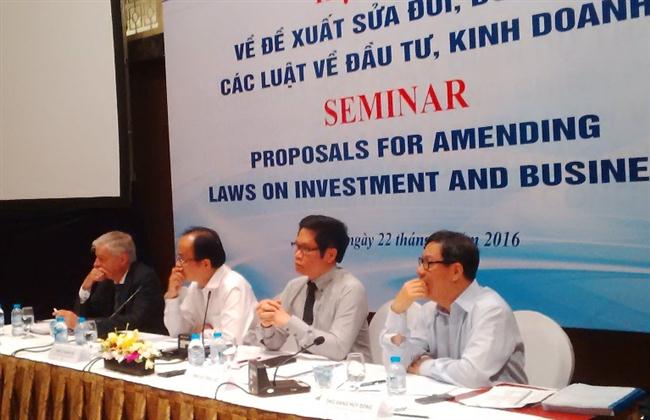 Lãnh đạo VPCP, Bộ KHĐT và VCCI lắng nghe các ý kiến tại hội thảo
