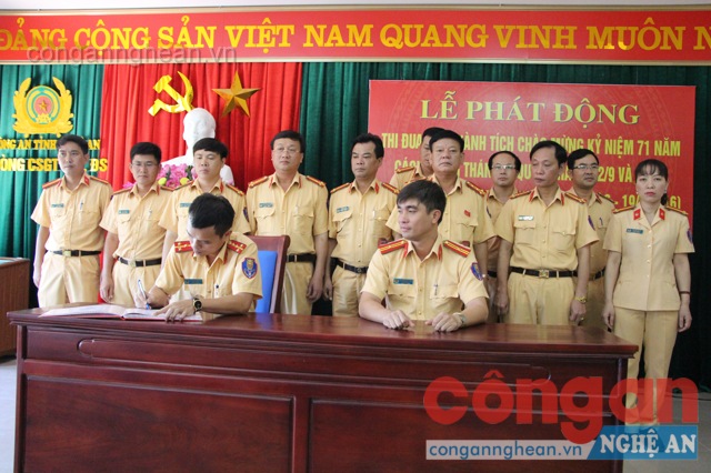 Các Đội ký cam kết tham gia đợt thi đua