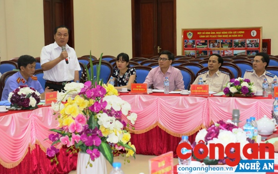 Các đại biểu trao đổi về công tác thi đua 6 tháng cuối năm