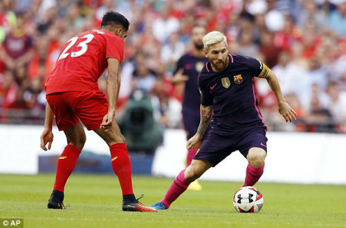 Messi và các đồng đội có một trận đấu đáng quên trước Liverpool trên đất Anh
