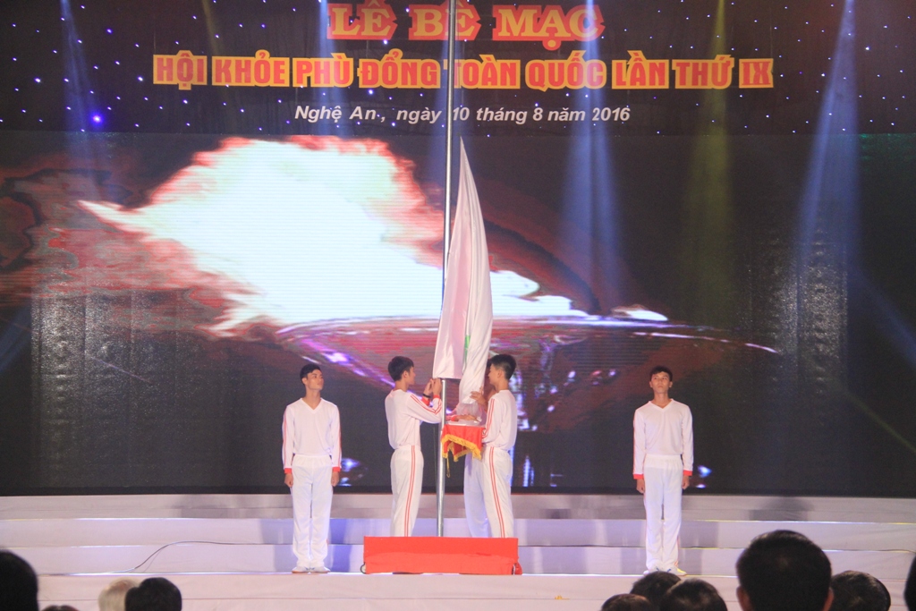 Nghi thức hạ cờ và tắt đuốc Hội khỏe Phù Đổng toàn quốc lần thứ IX