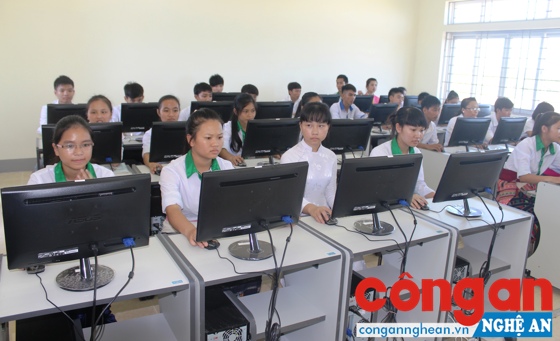 Buổi học Tin học của học sinh Trường THPT Dân tộc Nội trú số 2