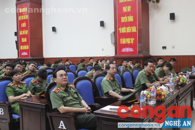 Đại biểu tham dự buổi lễ