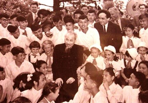 Một trong những hình ảnh tư liệu quý về Hồ Chủ tịch. 